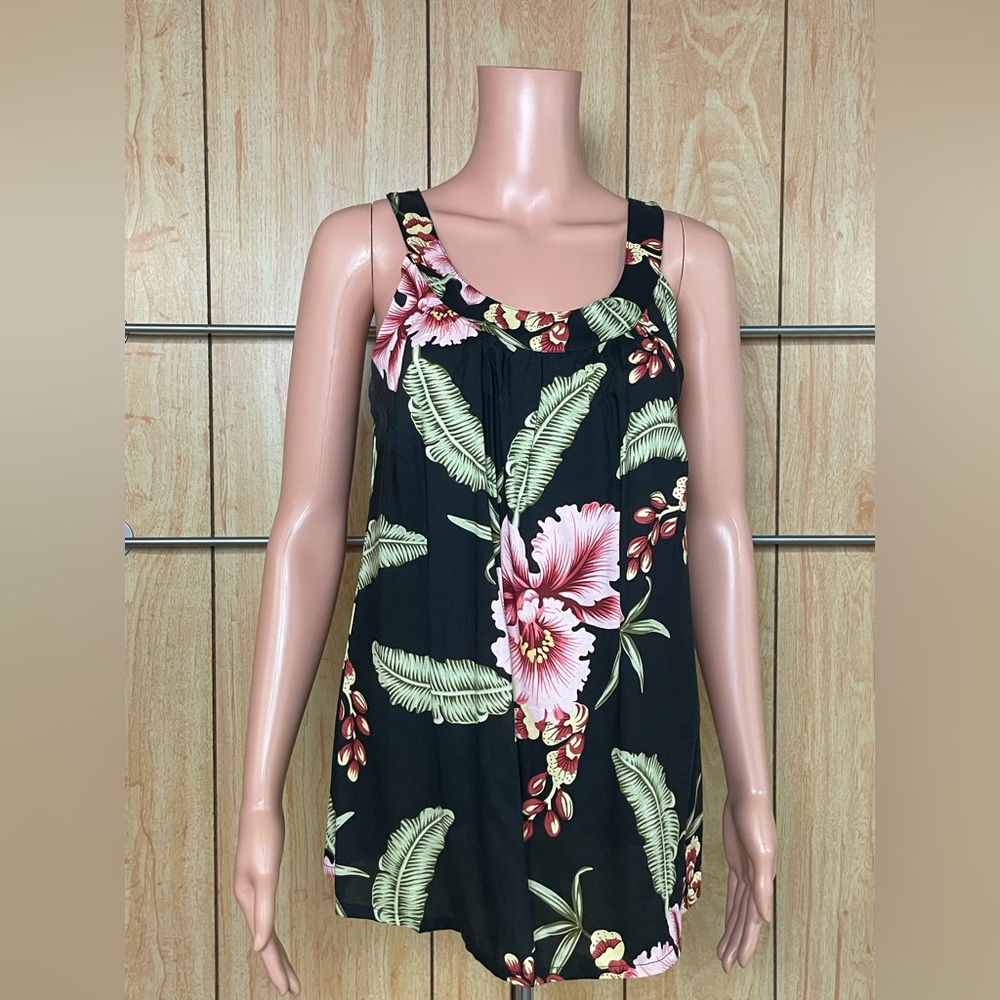 Hibiscus Collection Hawaii Floral Sleeveless Top - Black SZ-M